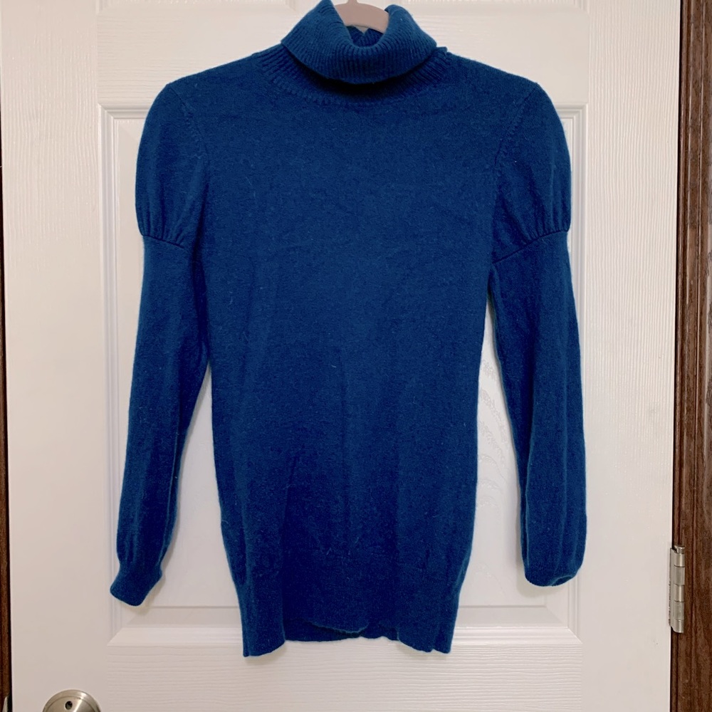 100% Cashmere puff sleeves turtle neck sweater